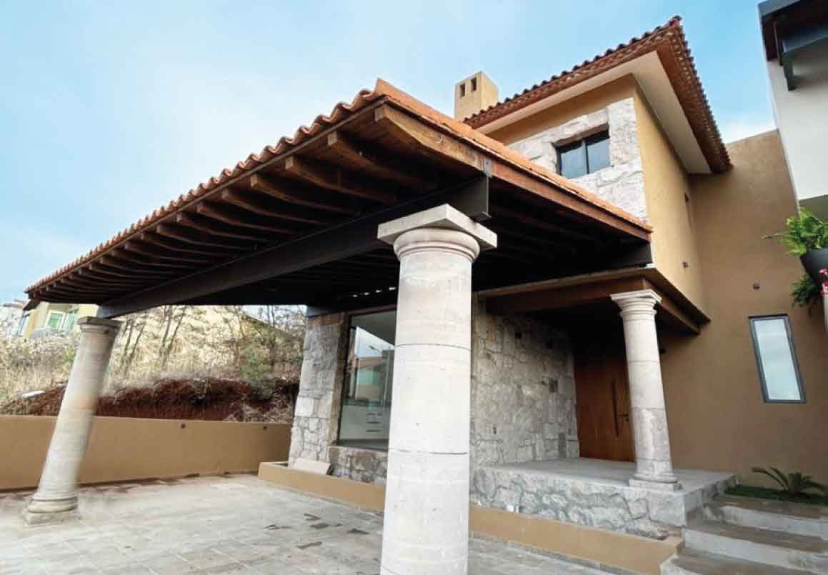CASA RESIDENCIAL EN VENTA EN CLUB Y DENTRO DEL CAMPO DE GOLF ALTOZANO, MORELIA