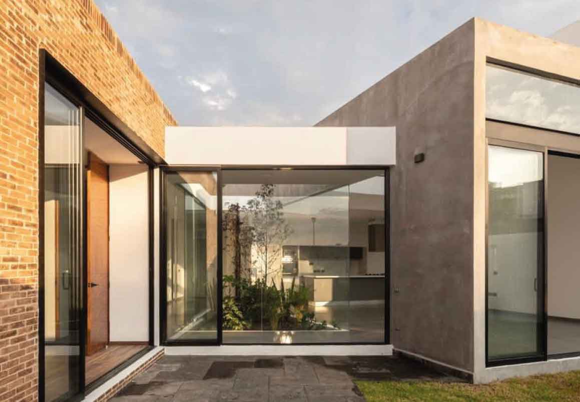 CASA DE UNA PLANTA EN VENTA EN PASEO DEL PARQUE TRES MARIAS, MORELIA
