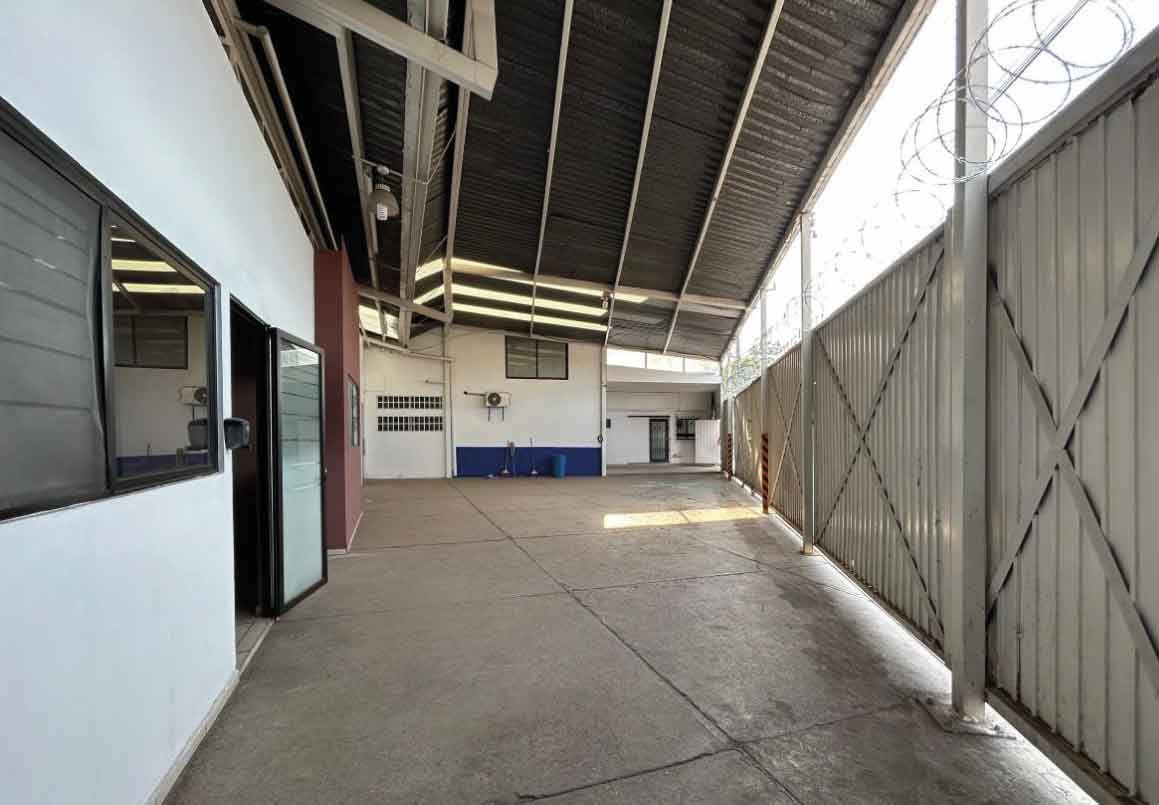 BODEGA COMERCIAL EN VENTA Y EN RENTA EN LOMAS DEL TECNOLOGICO, MORELIA