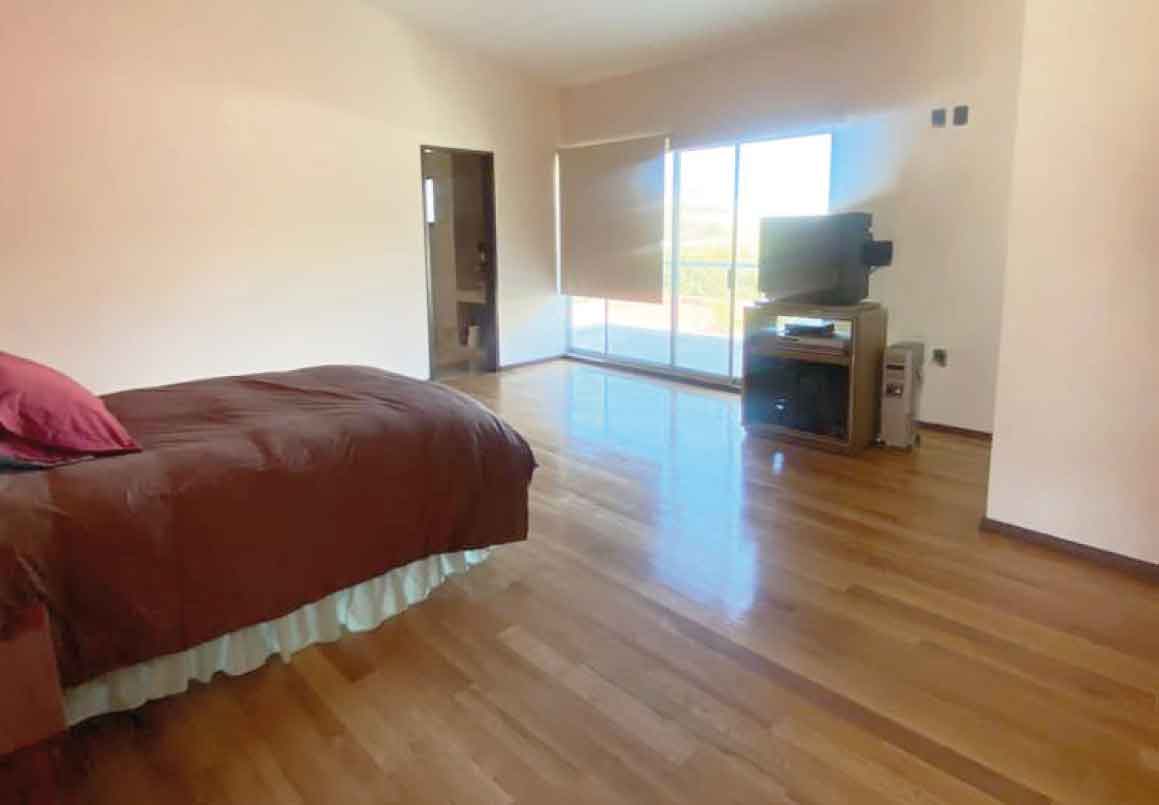 CASA RESIDENCIAL EN VENTA EN CLUB Y DENTRO DEL CAMPO DE GOLF TRES MARIAS, MORELIA