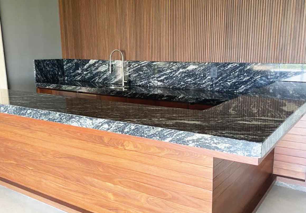 CASA RESIDENCIAL EN VENTA EN EL CLUB Y DENTRO DEL CAMPO DE GOLF ALTOZANO, MORELIA
