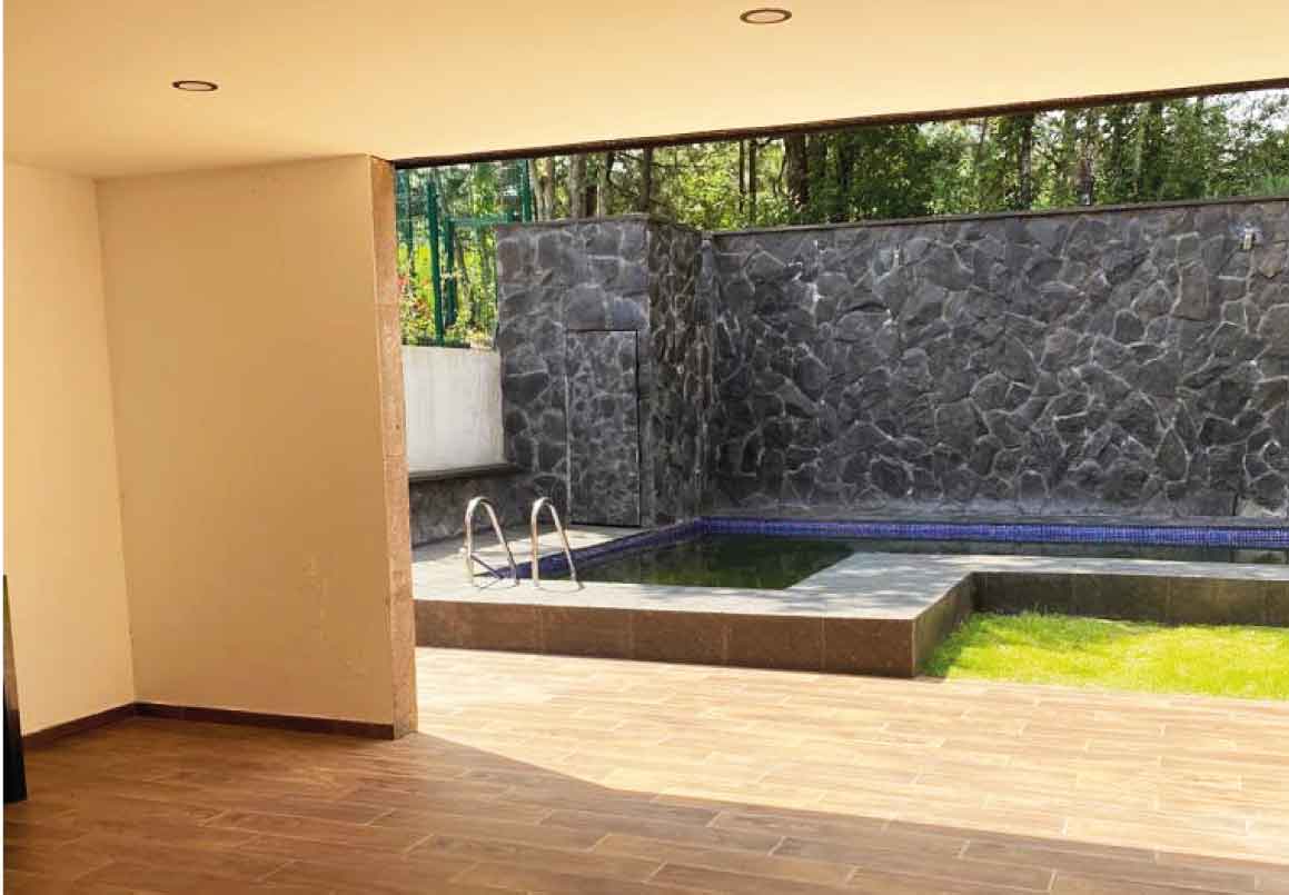 CASA RESIDENCIAL EN VENTA EN EL CLUB Y DENTRO DEL CAMPO DE GOLF ALTOZANO, MORELIA