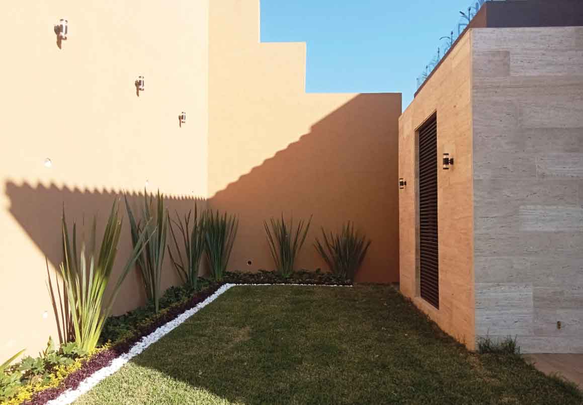 CASA RESIDENCIAL EN VENTA EN CLUB Y DENTRO DEL CAMPO DE GOLF ALTOZANO, MORELIA