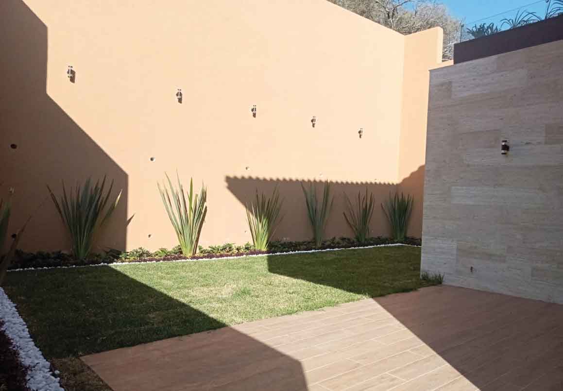 CASA RESIDENCIAL EN VENTA EN CLUB Y DENTRO DEL CAMPO DE GOLF ALTOZANO, MORELIA