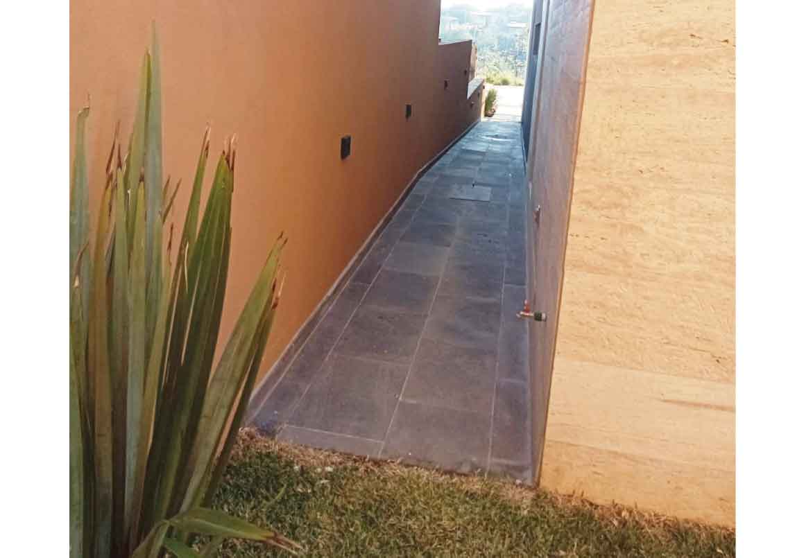 CASA RESIDENCIAL EN VENTA EN CLUB Y DENTRO DEL CAMPO DE GOLF ALTOZANO, MORELIA