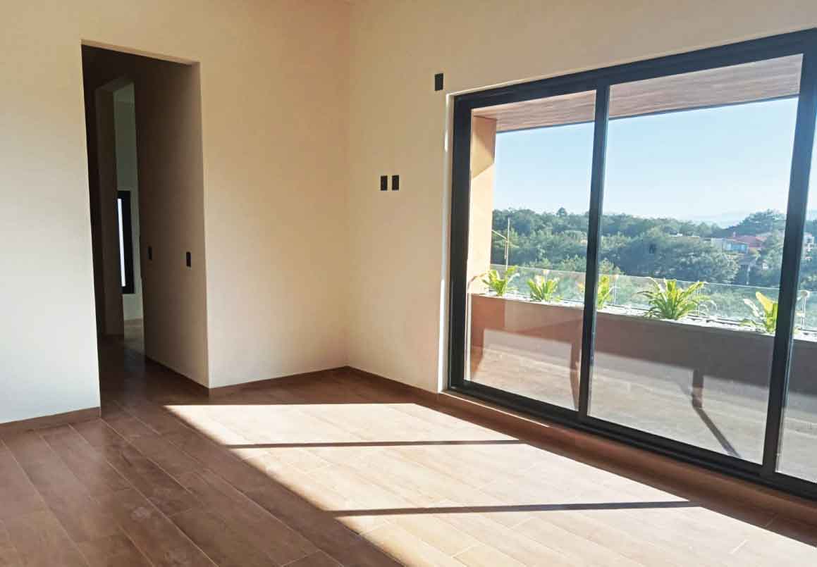 CASA RESIDENCIAL EN VENTA EN CLUB Y DENTRO DEL CAMPO DE GOLF ALTOZANO, MORELIA