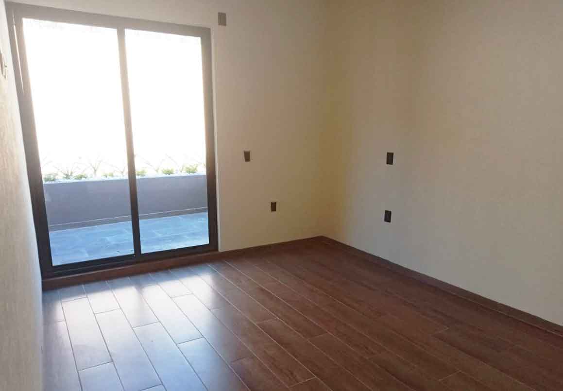 CASA RESIDENCIAL EN VENTA EN CLUB Y DENTRO DEL CAMPO DE GOLF ALTOZANO, MORELIA