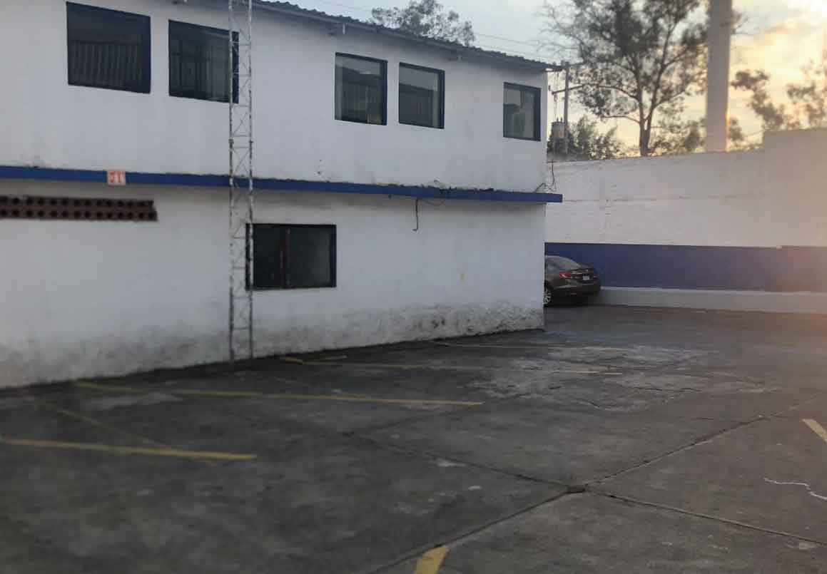 BODEGA CON LOCALES COMERCIALES U OFICINAS EN RENTA EN AV. MADERO PONIENTE, MORELIA