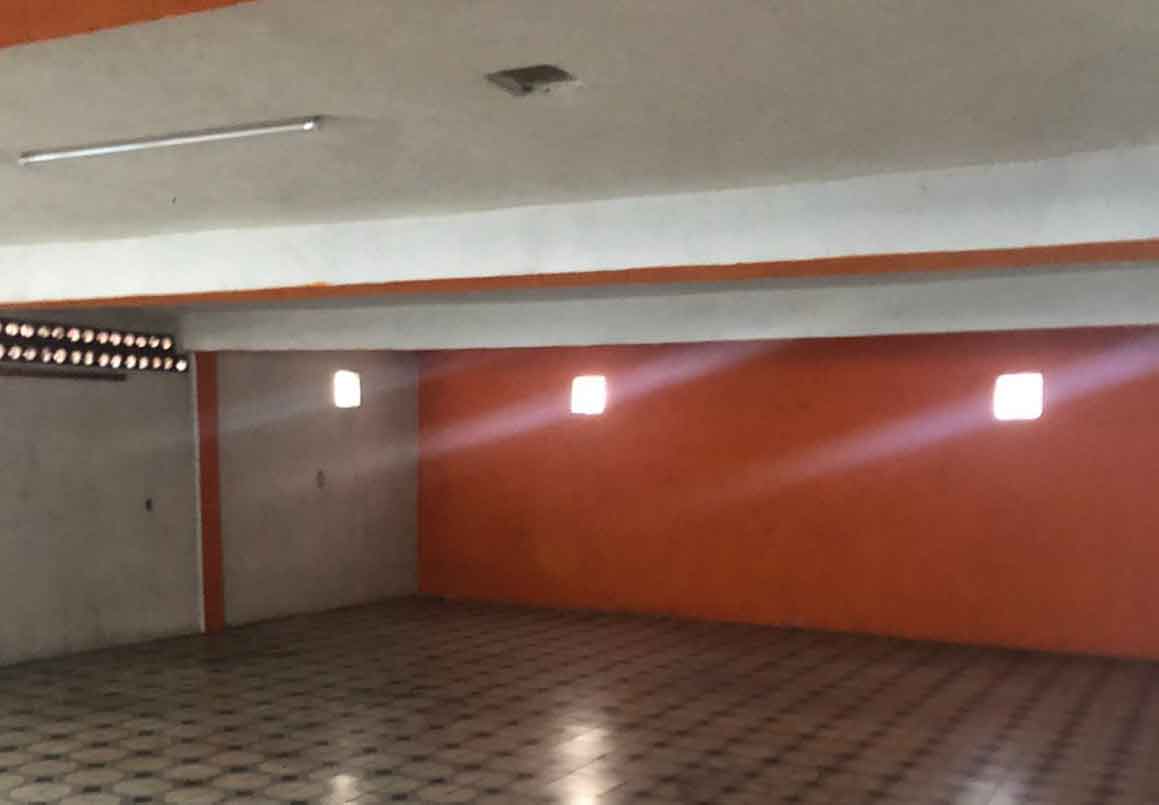 BODEGA CON LOCALES COMERCIALES U OFICINAS EN RENTA EN AV. MADERO PONIENTE, MORELIA