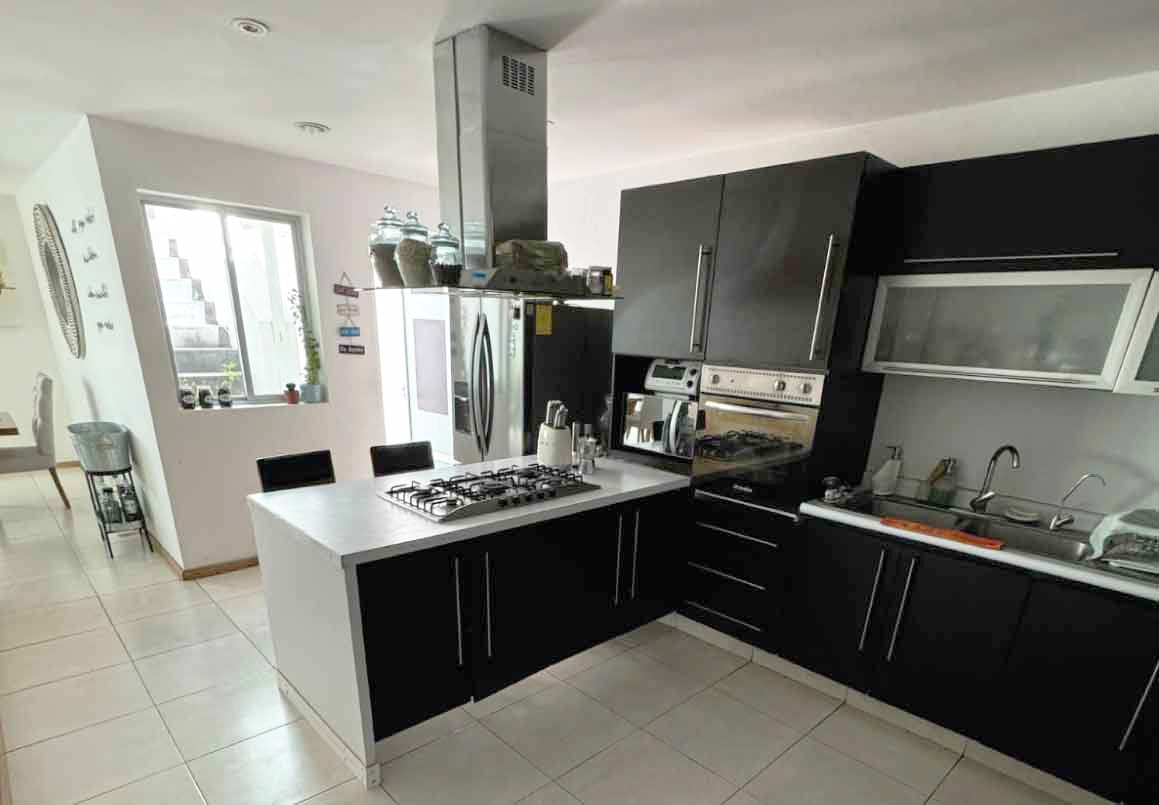 CASA EN VENTA EN FRACCIONAMIENTO PRIVADO EN OCOLUSEN, MORELIA