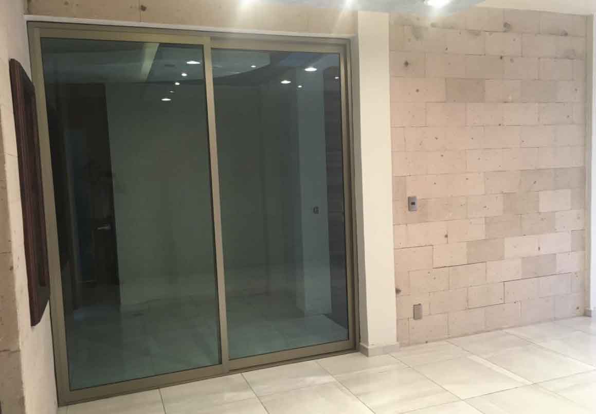 LOCAL COMERCIAL EN RENTA EN EL BOULEVARD ARRIAGA RIVERA, MORELIA