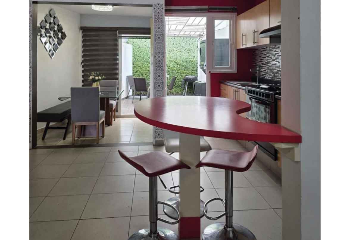 CASA AMUEBLADA EN RENTA EN ALTOZANO, MORELIA