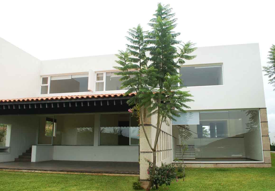 CASA RESIDENCIAL EN RENTA EN EL CLUB Y DENTRO DEL CAMPO DE GOLF TRES MARIAS, MORELIA