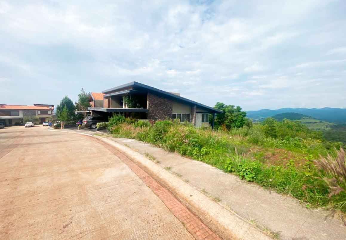 TERRENO EN VENTA EN CAMPO DE GOLF ALTOZANO, MORELIA