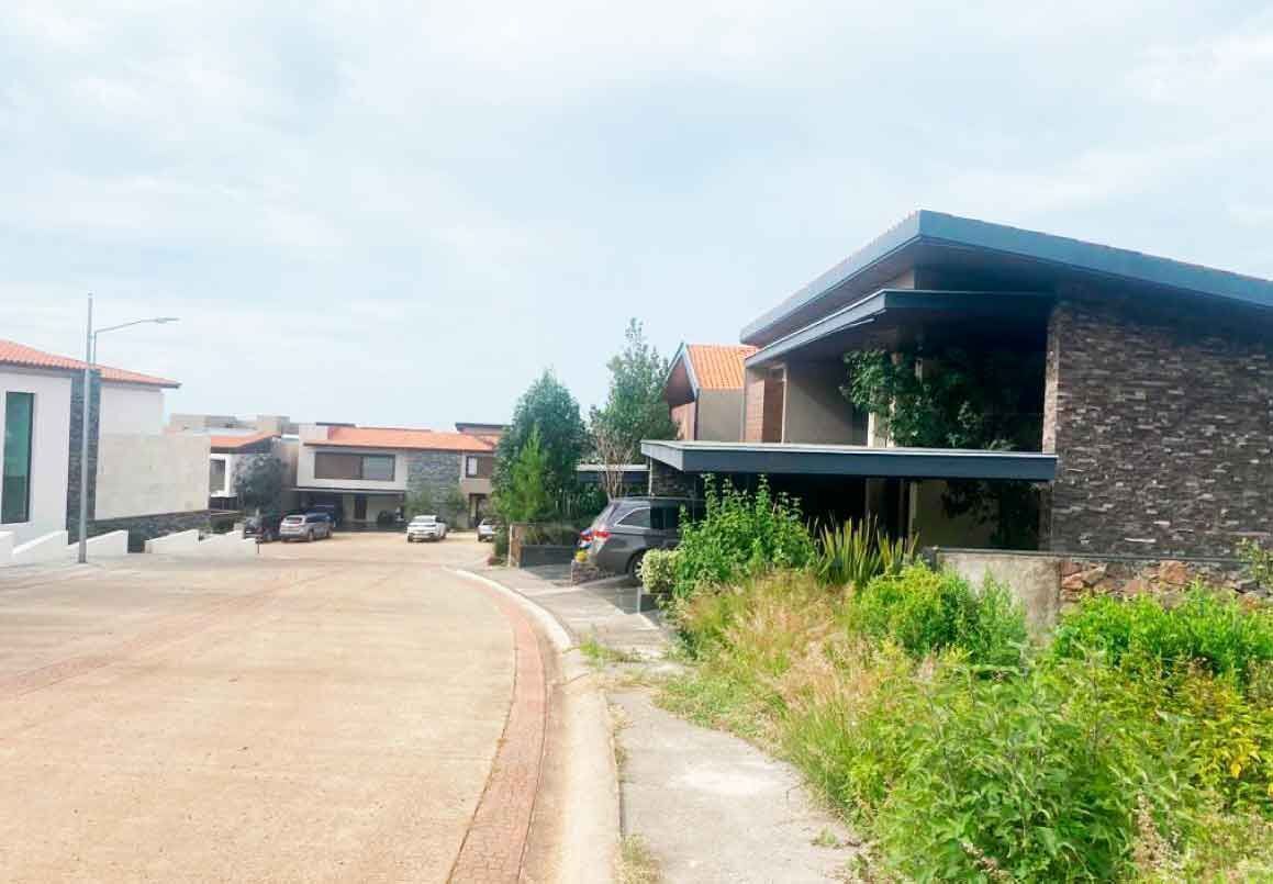 TERRENO EN VENTA EN CAMPO DE GOLF ALTOZANO, MORELIA