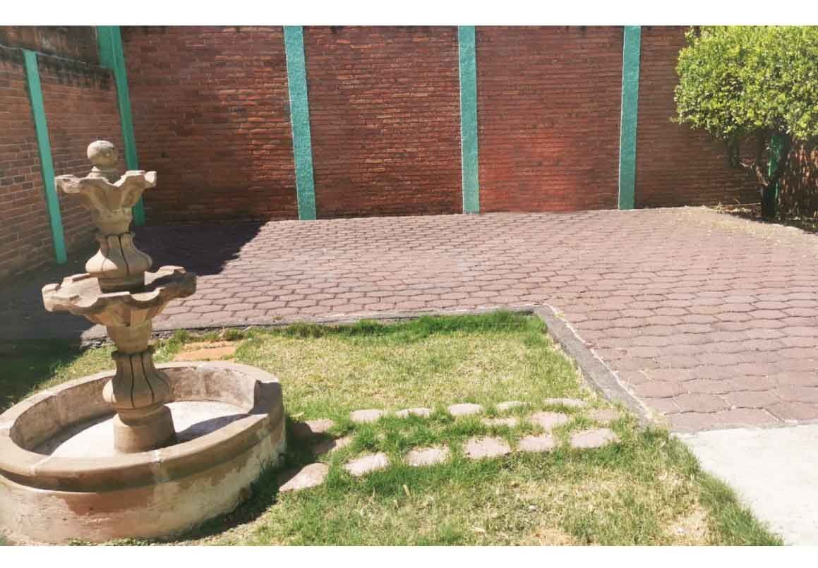 CASA CON LOCAL COMERCIAL EN RENTA EN VENTURA PUENTE, MORELIA