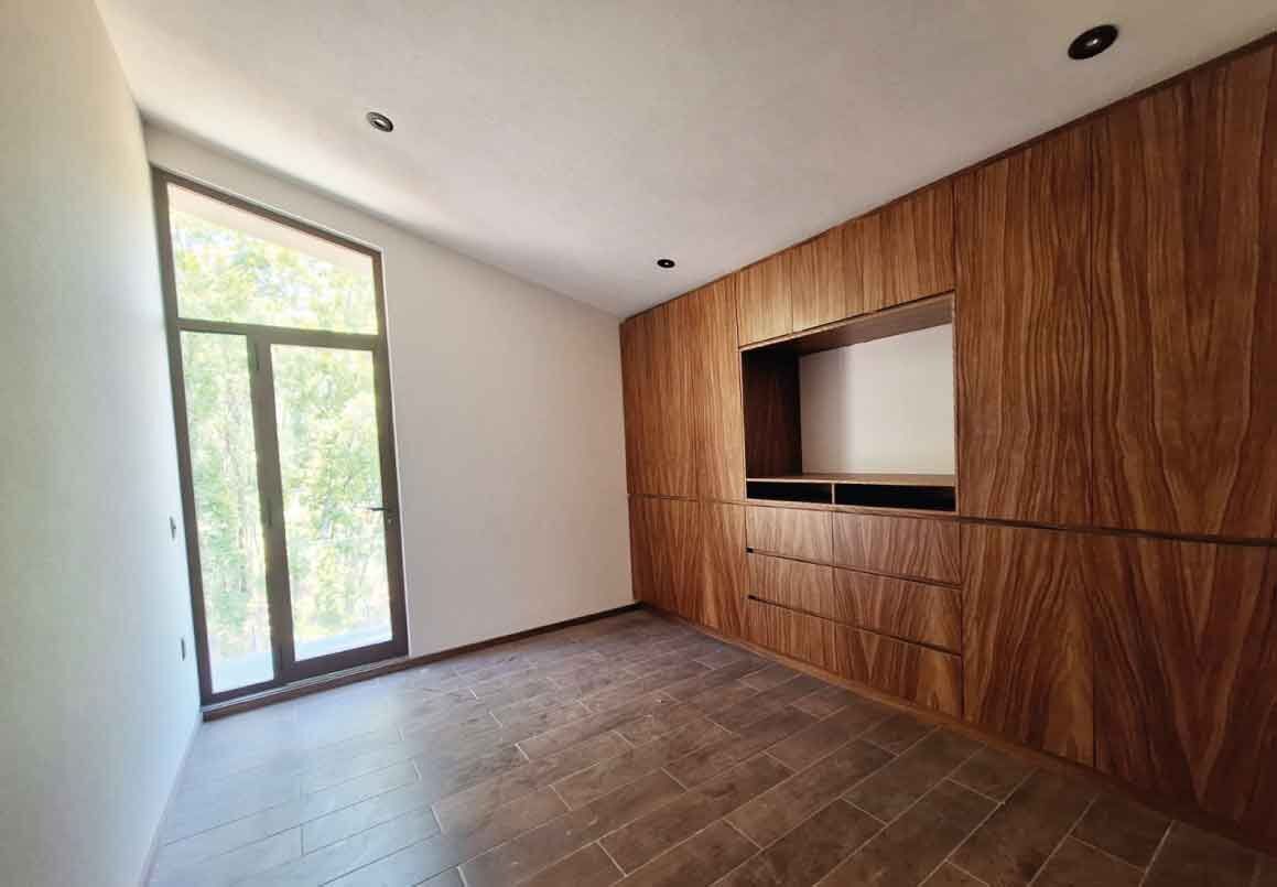 CASA RESIDENCIAL EN VENTA EN CAMPO DE GOLF ALTOZANO, MORELIA
