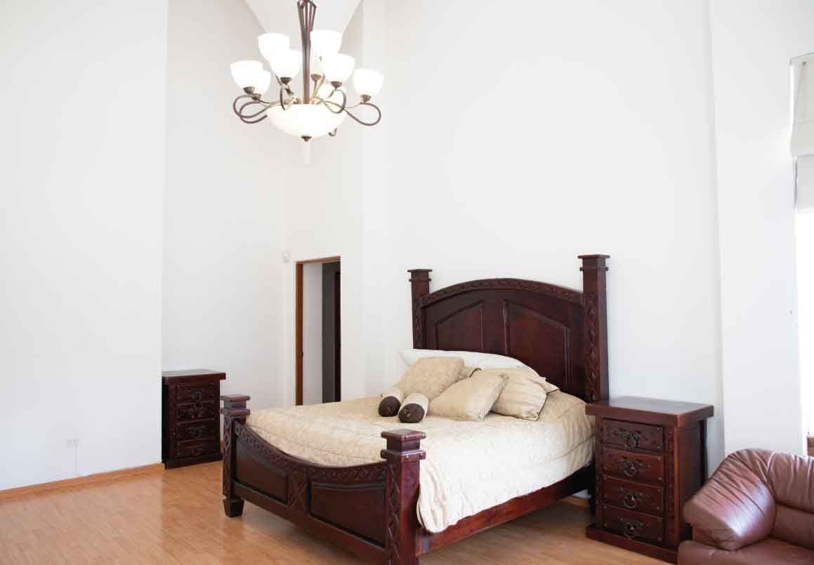 CASA RESIDENCIAL EN VENTA EN RESIDENCIAL PARAISO ALTOZANO, MORELIA