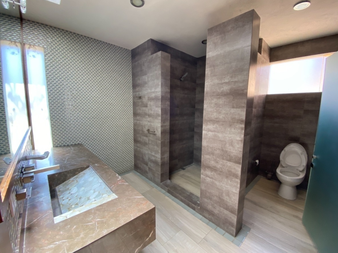 CASA RESIDENCIAL EN RENTA EN CLUB Y DENTRO DEL CAMPO DE GOLF ALTOZANO, MORELIA