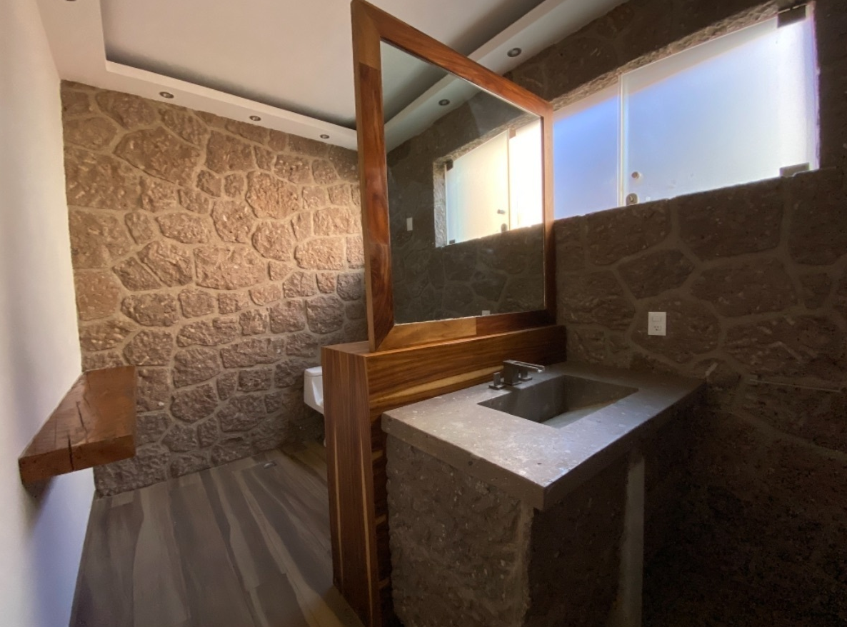 CASA RESIDENCIAL EN RENTA EN CLUB Y DENTRO DEL CAMPO DE GOLF ALTOZANO, MORELIA