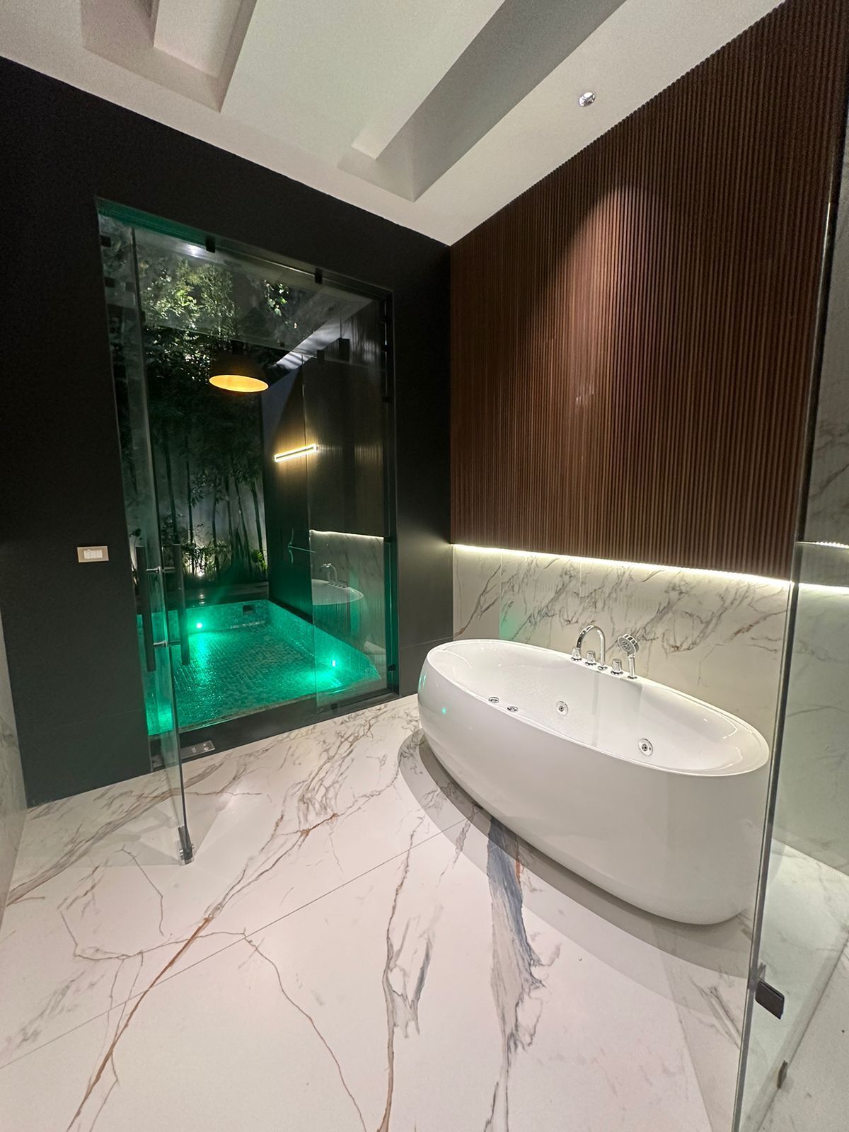 CASA RESIDENCIAL EN VENTA EN EL CLUB Y DENTRO DEL CAMPO DE GOLF TRES MARIAS, MORELIA