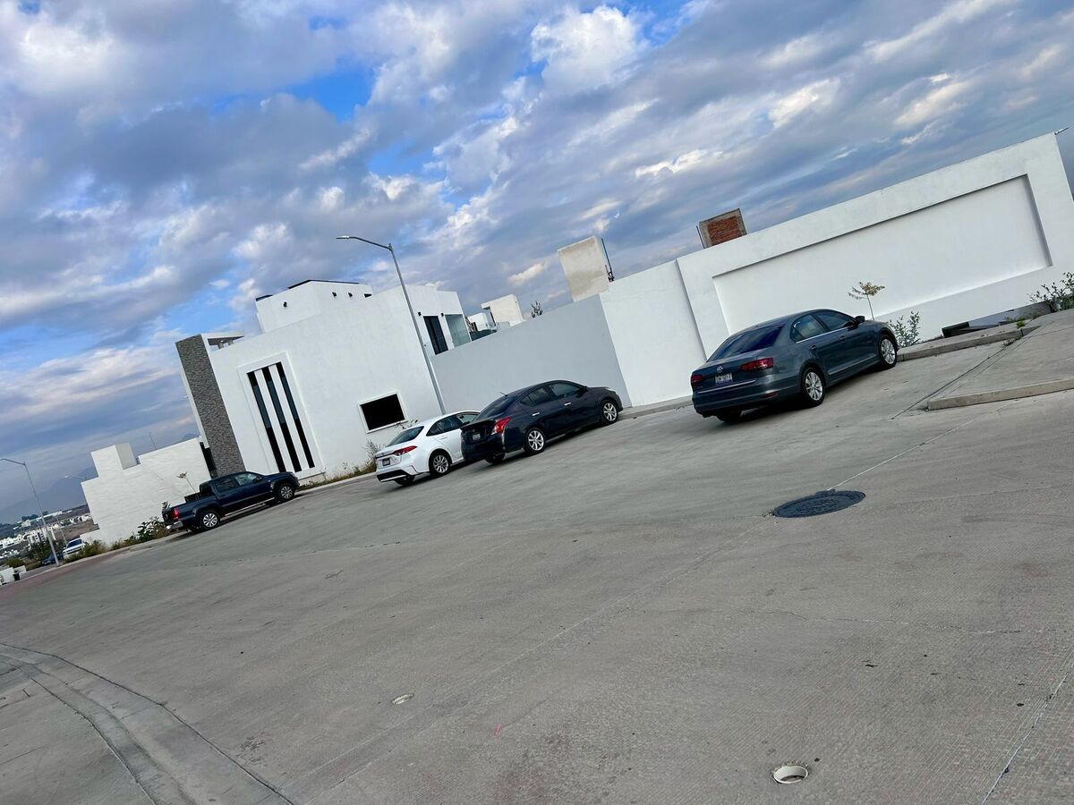 CASA EN VENTA EN LOMALTA TRES MARIAS, MORELIA