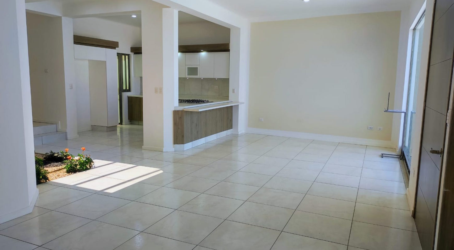 CASA EN VENTA EN LOMALTA TRES MARIAS, MORELIA