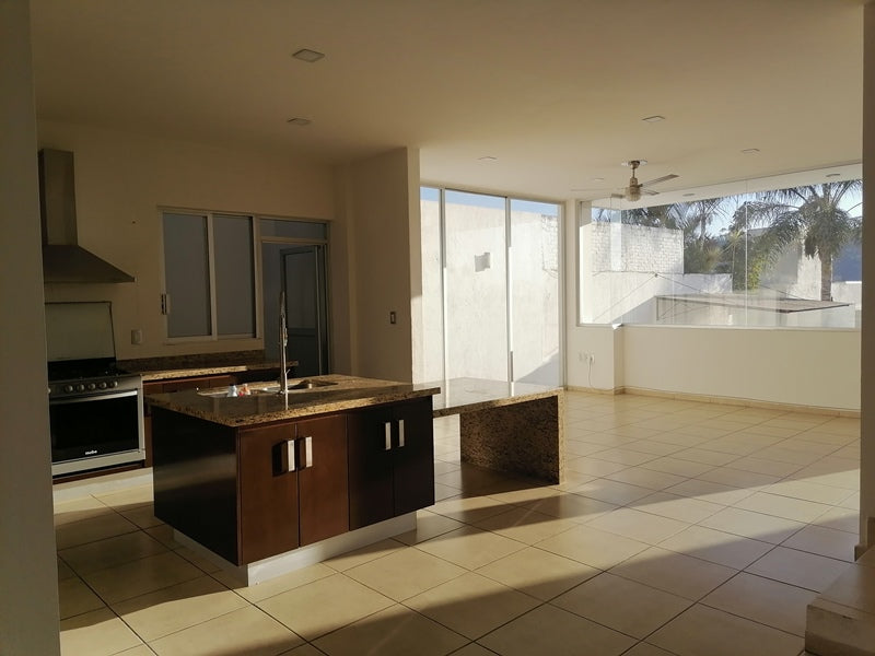 CASA EN VENTA EN FRACCIONAMIENTO LOMAS DE LAS AMERICAS SUR, MORELIA