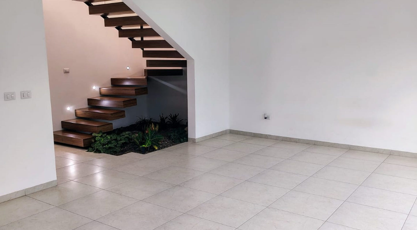 CASA EN VENTA EN LOMALTA TRES MARIAS, MORELIA