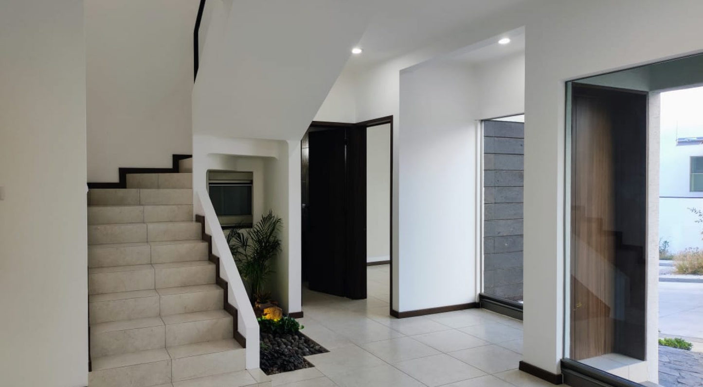 CASA EN VENTA EN LOMALTA TRES MARIAS, MORELIA