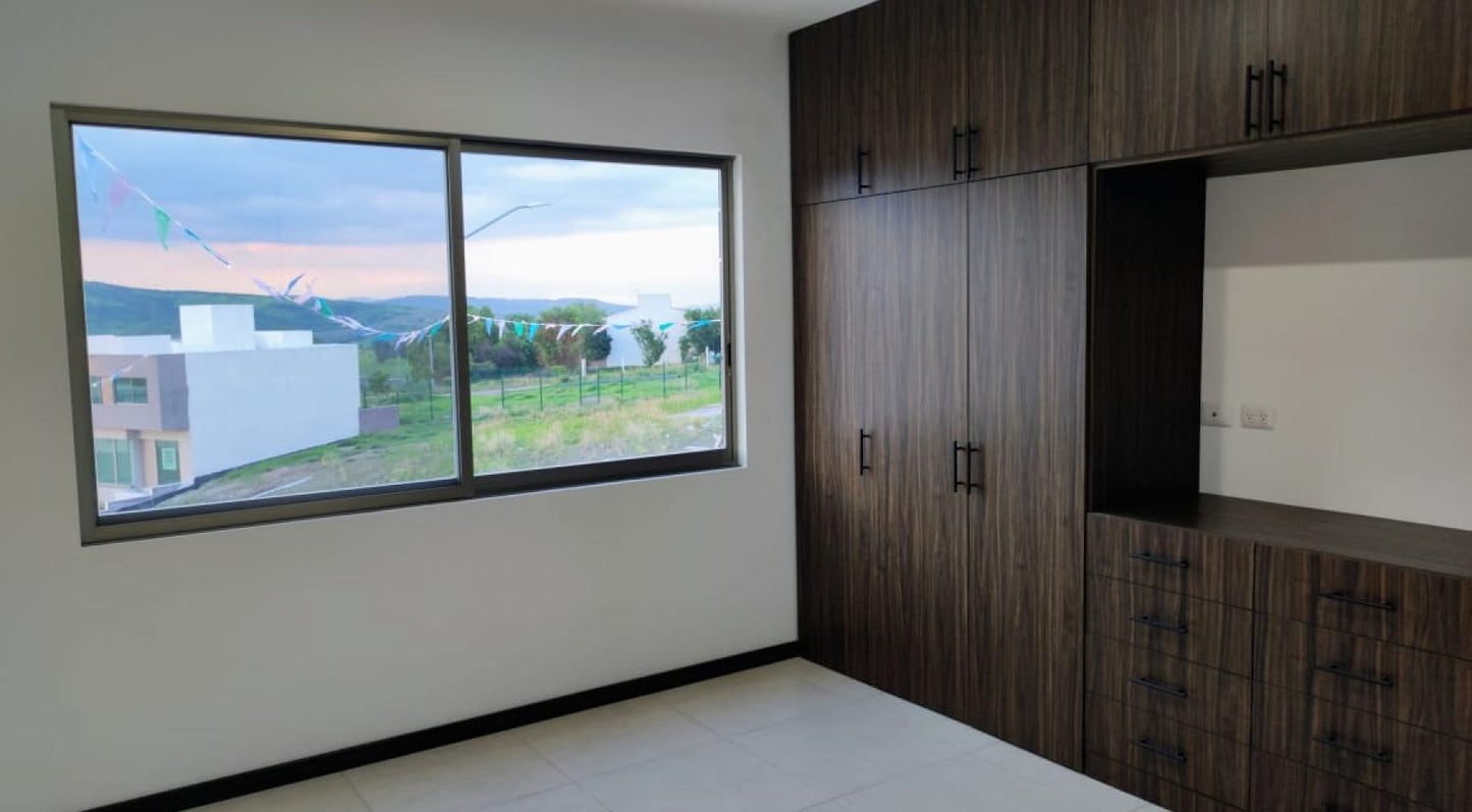 CASA EN VENTA EN LOMALTA TRES MARIAS, MORELIA