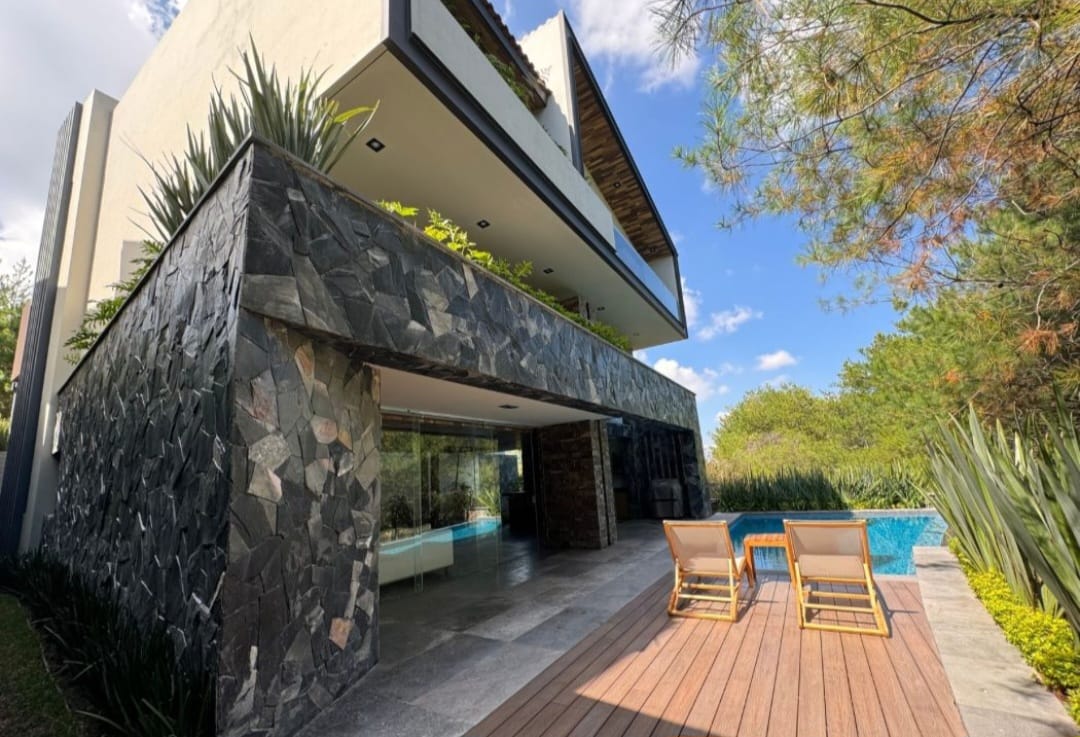 CASA RESIDENCIAL CLUB Y DENTRO DEL CAMPO DE GOLF ALTOZANO, MORELIA