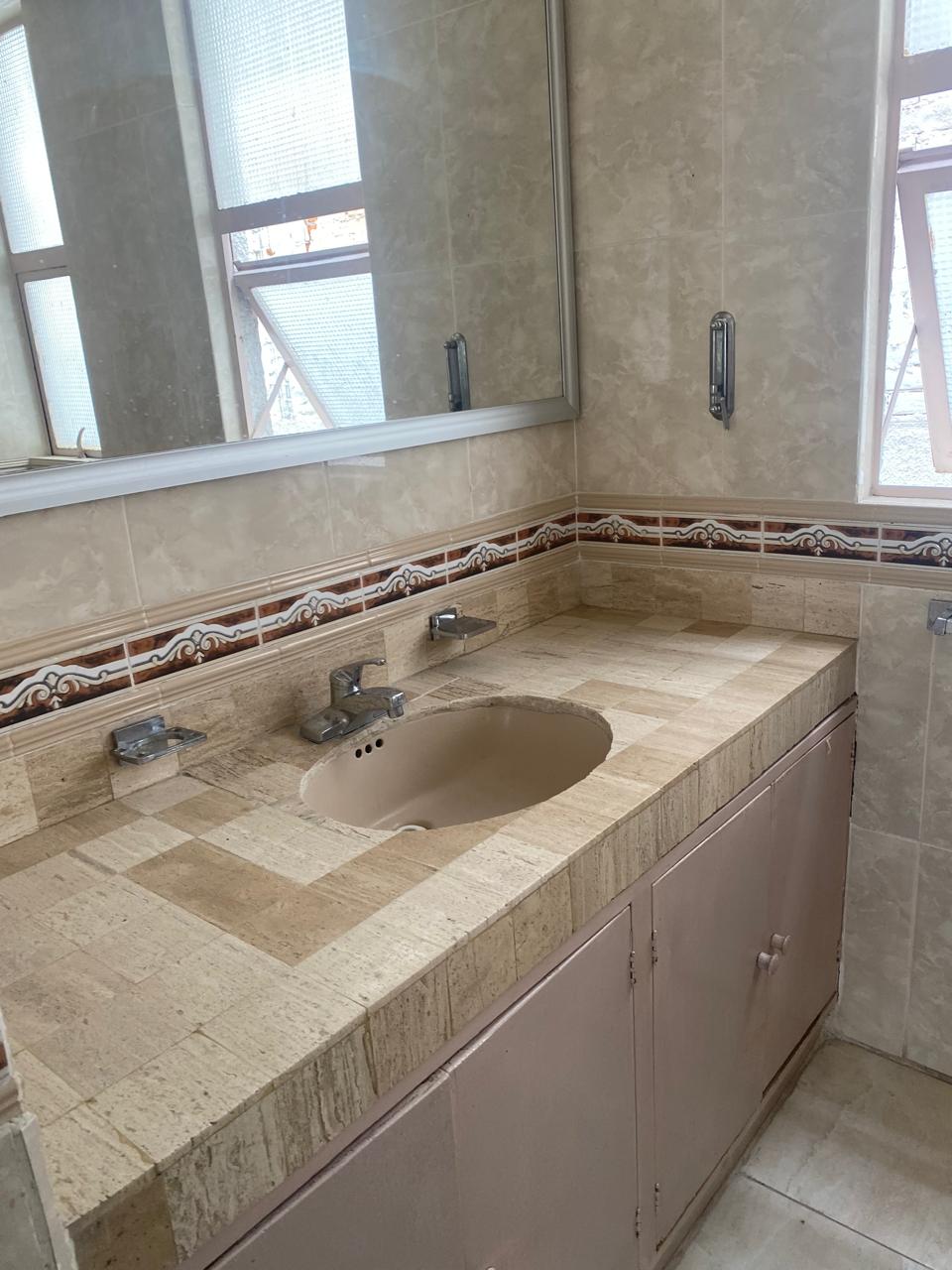 CASA EN VENTA EN AV. CAMELINAS, MORELIA