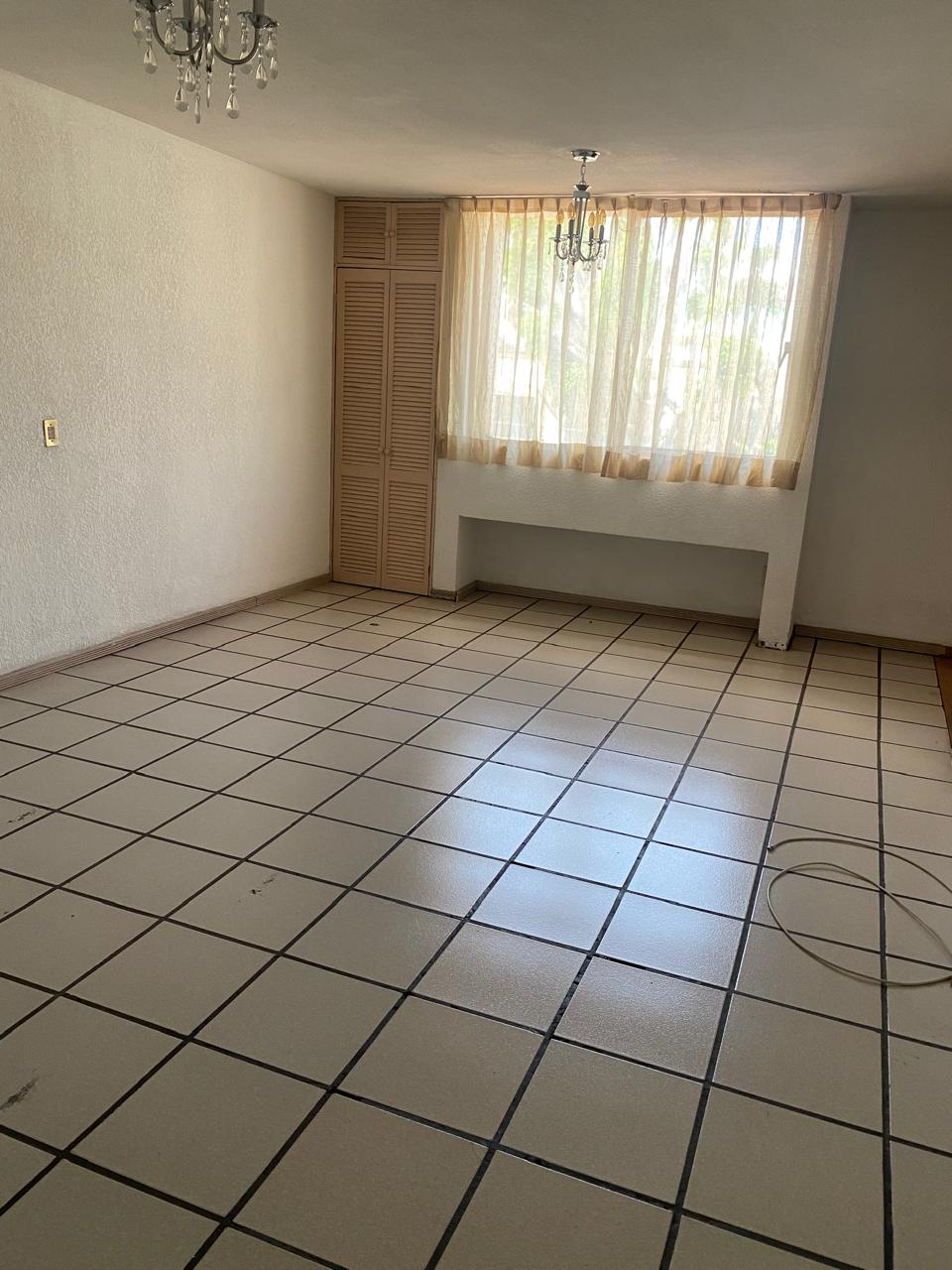 CASA EN VENTA EN AV. CAMELINAS, MORELIA