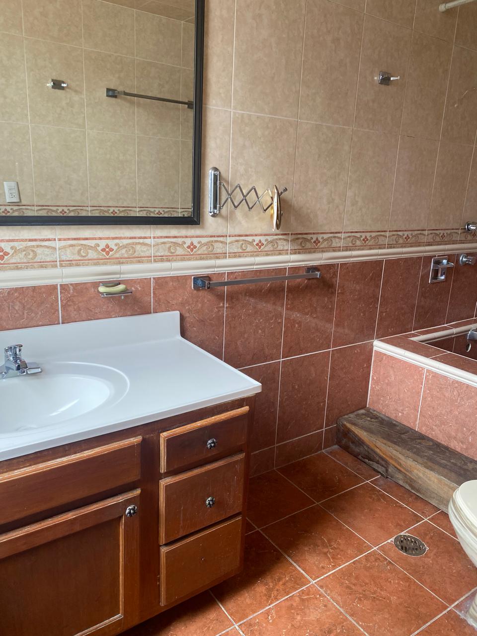 CASA EN VENTA EN AV. CAMELINAS, MORELIA