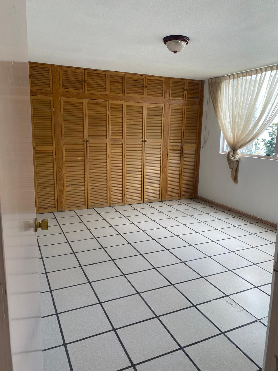 CASA EN VENTA EN AV. CAMELINAS, MORELIA