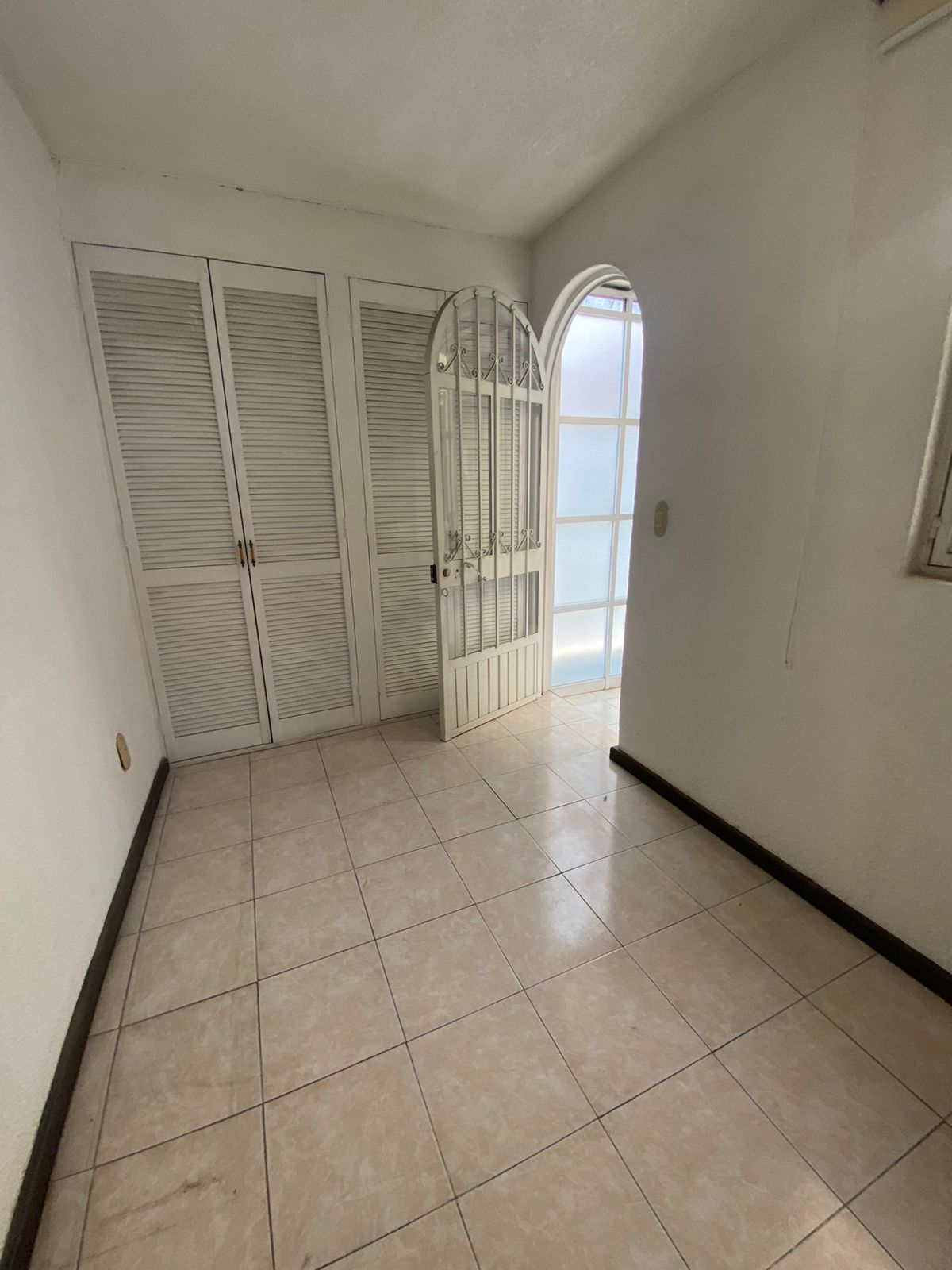 CASA EN VENTA EN FELIX IRETA, MORELIA