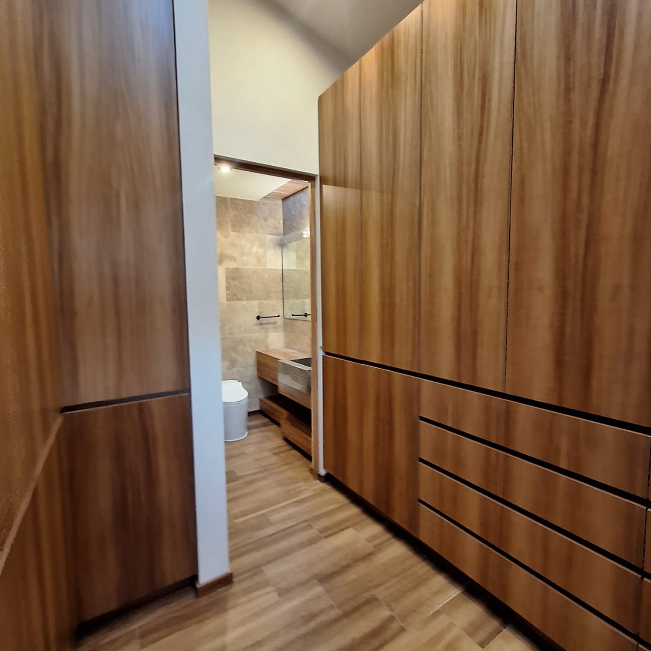 CASA EN VENTA EN PASEO DE LOS GANSOS, VISTAS ALTOZANO, MORELIA