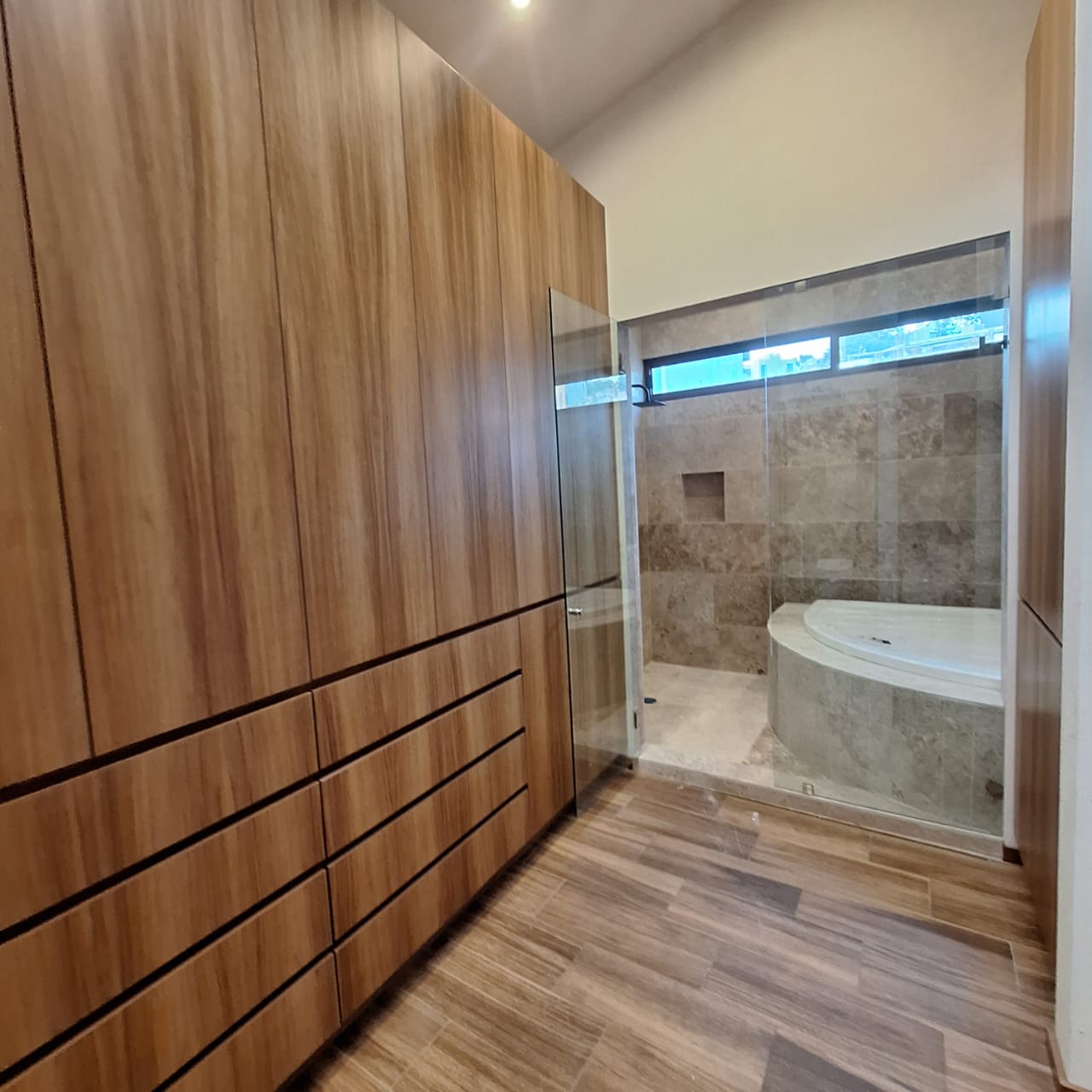 CASA EN VENTA EN PASEO DE LOS GANSOS, VISTAS ALTOZANO, MORELIA