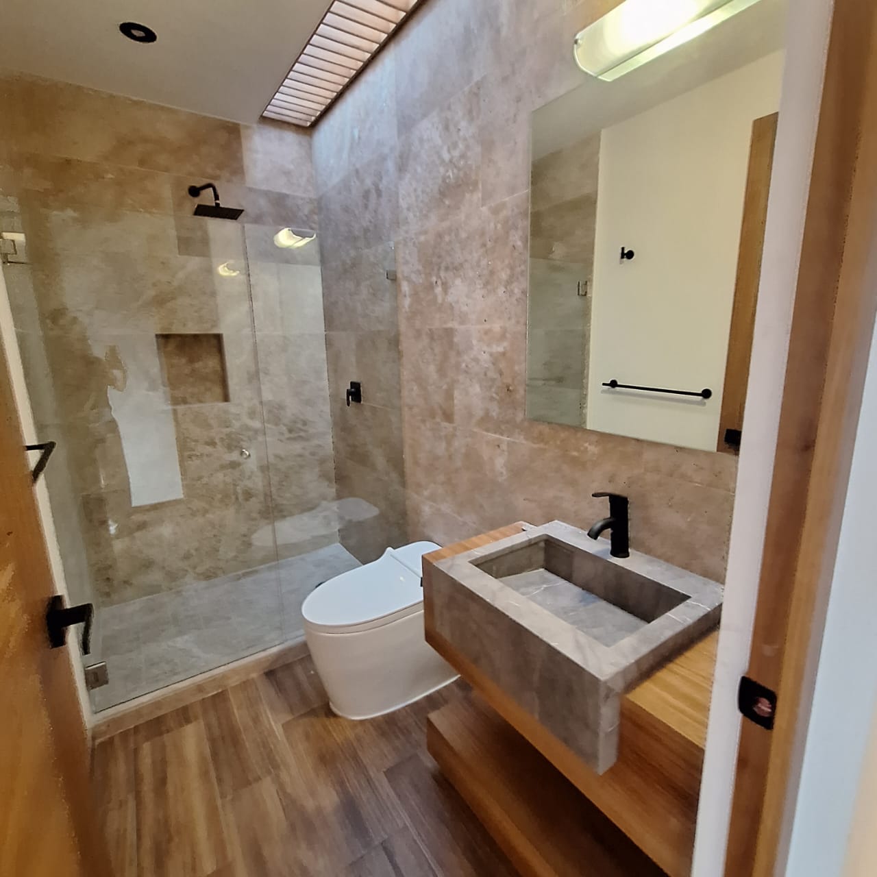 CASA EN VENTA EN PASEO DE LOS GANSOS, VISTAS ALTOZANO, MORELIA