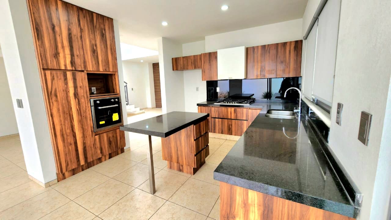 CASA EN RENTA EN COTO DEL TECNOLOGICO, ALTOZANO, MORELIA