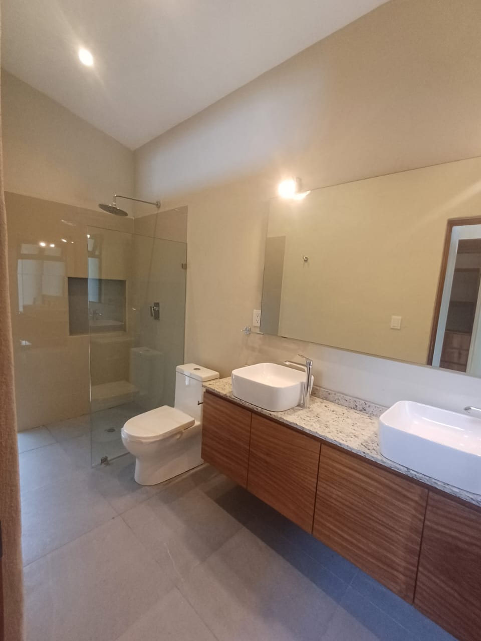 CASA EN RENTA EN CLUB Y DENTRO DEL CAMPO DE GOLF ALTOZANO, MORELIA