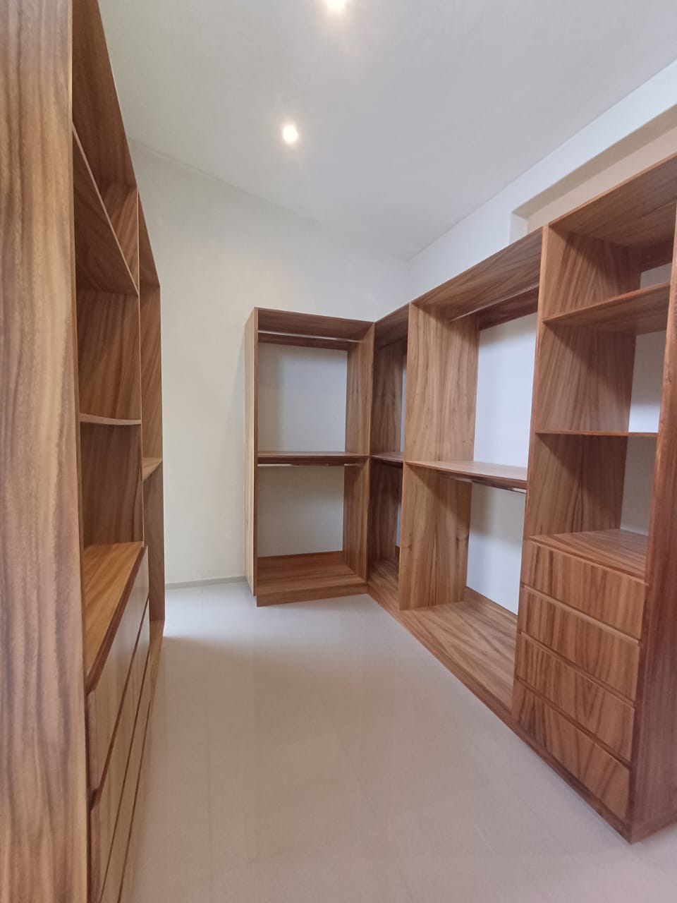 CASA EN RENTA EN CLUB Y DENTRO DEL CAMPO DE GOLF ALTOZANO, MORELIA