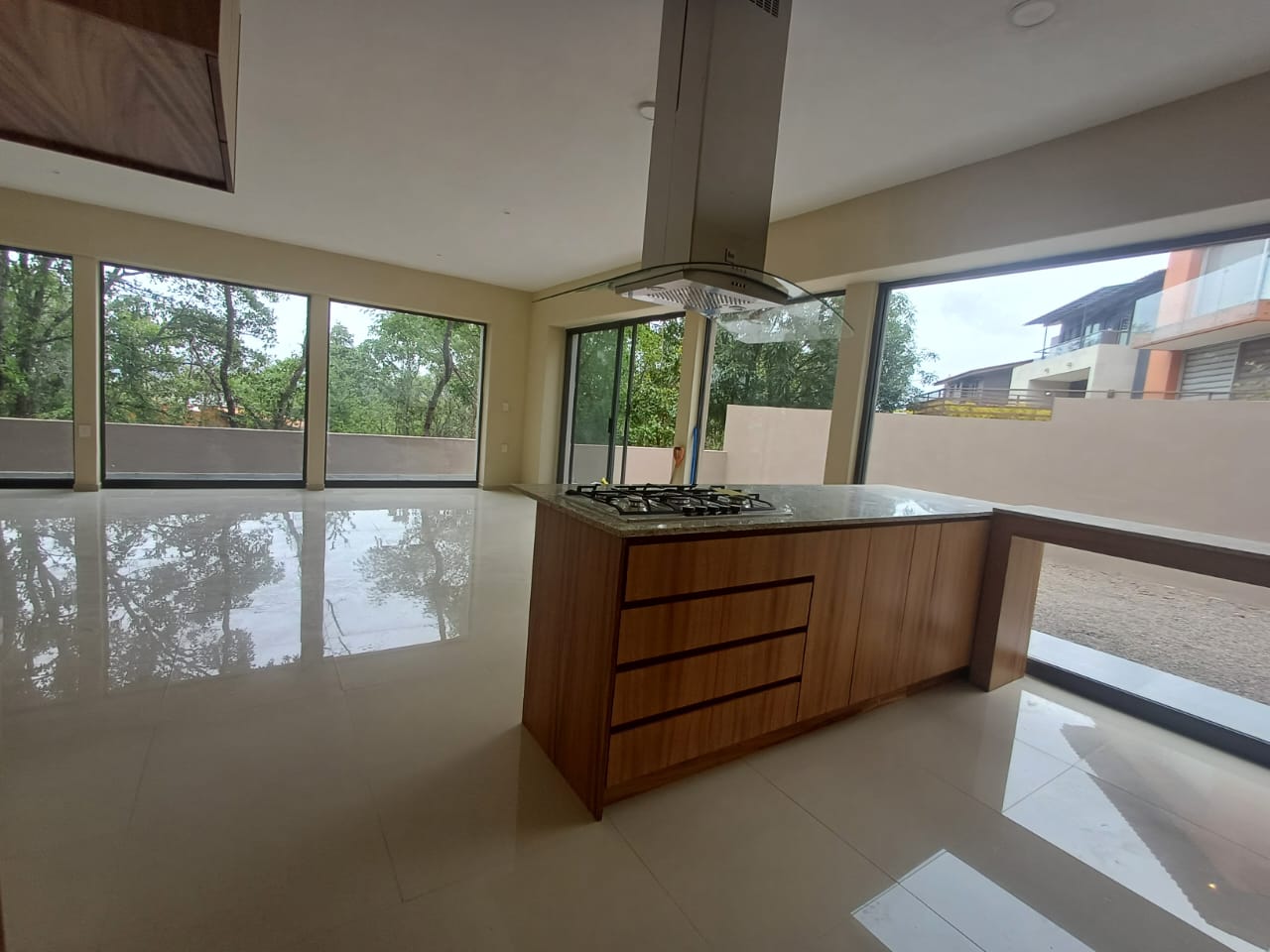 CASA EN RENTA EN CLUB Y DENTRO DEL CAMPO DE GOLF ALTOZANO, MORELIA