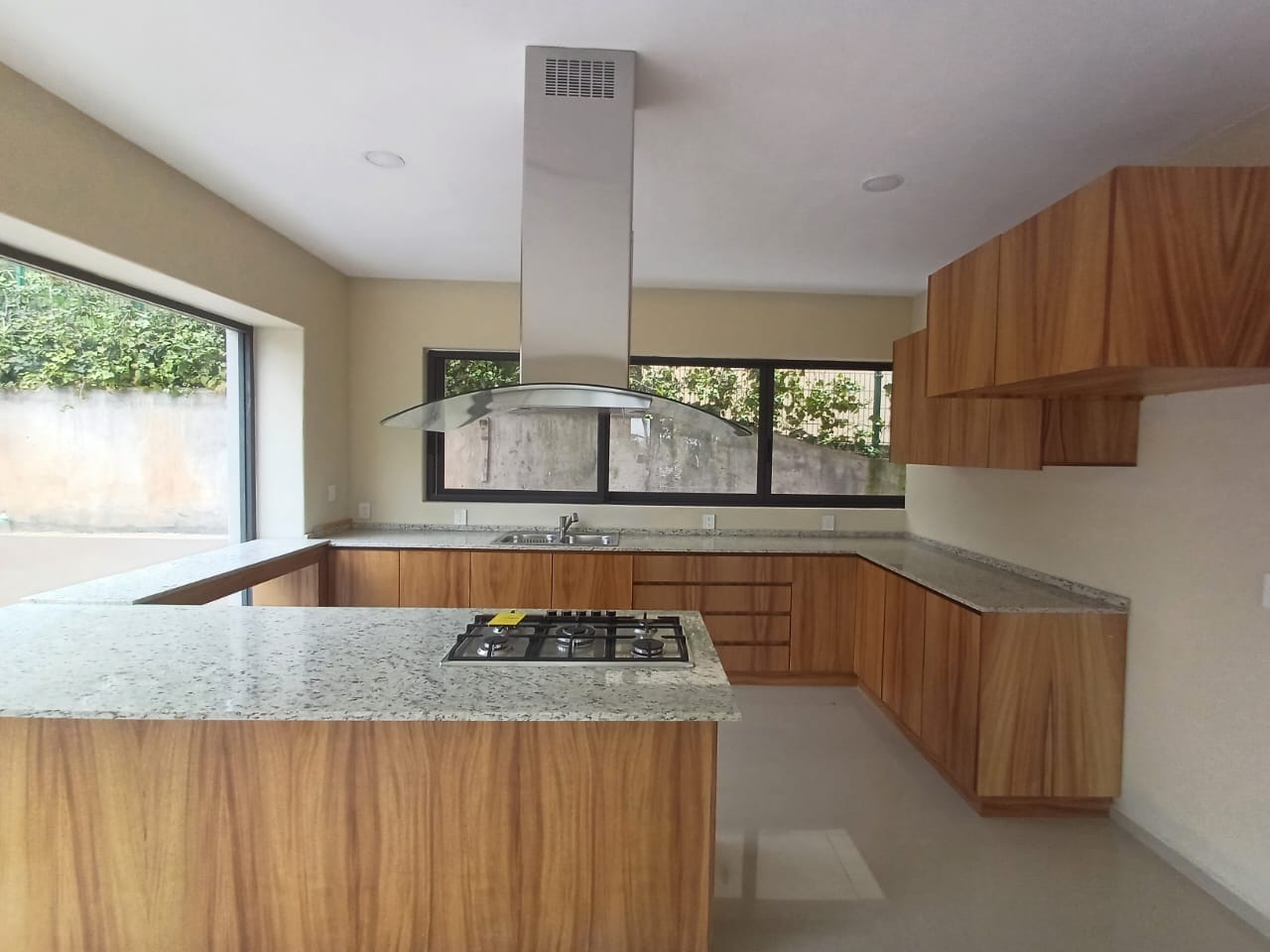 CASA EN RENTA EN CLUB Y DENTRO DEL CAMPO DE GOLF ALTOZANO, MORELIA