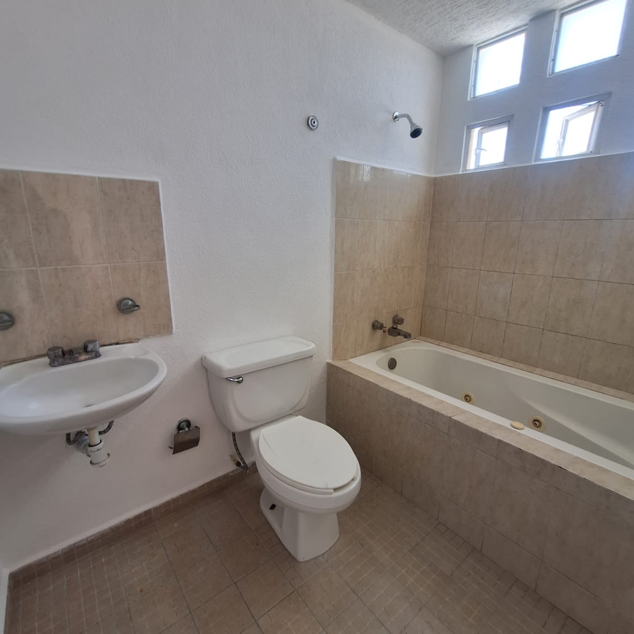 CASA EN VENTA EN MISION DE SAN DIEGO, MORELIA