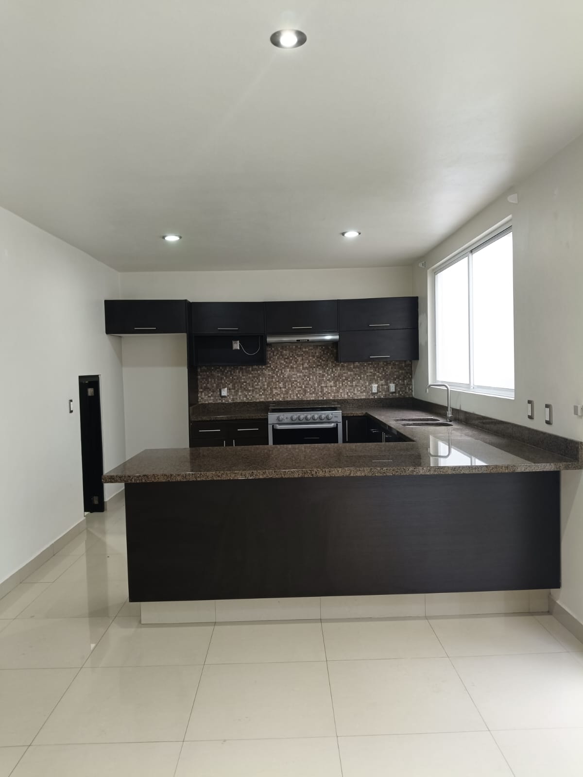 CASA EN VENTA/RENTA EN RINCON DE LA MONTAÑA, MORELIA