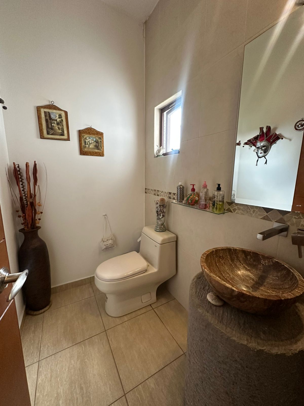 CASA RESIDENCIAL EN VENTA EN ALTOZANO, MORELIA