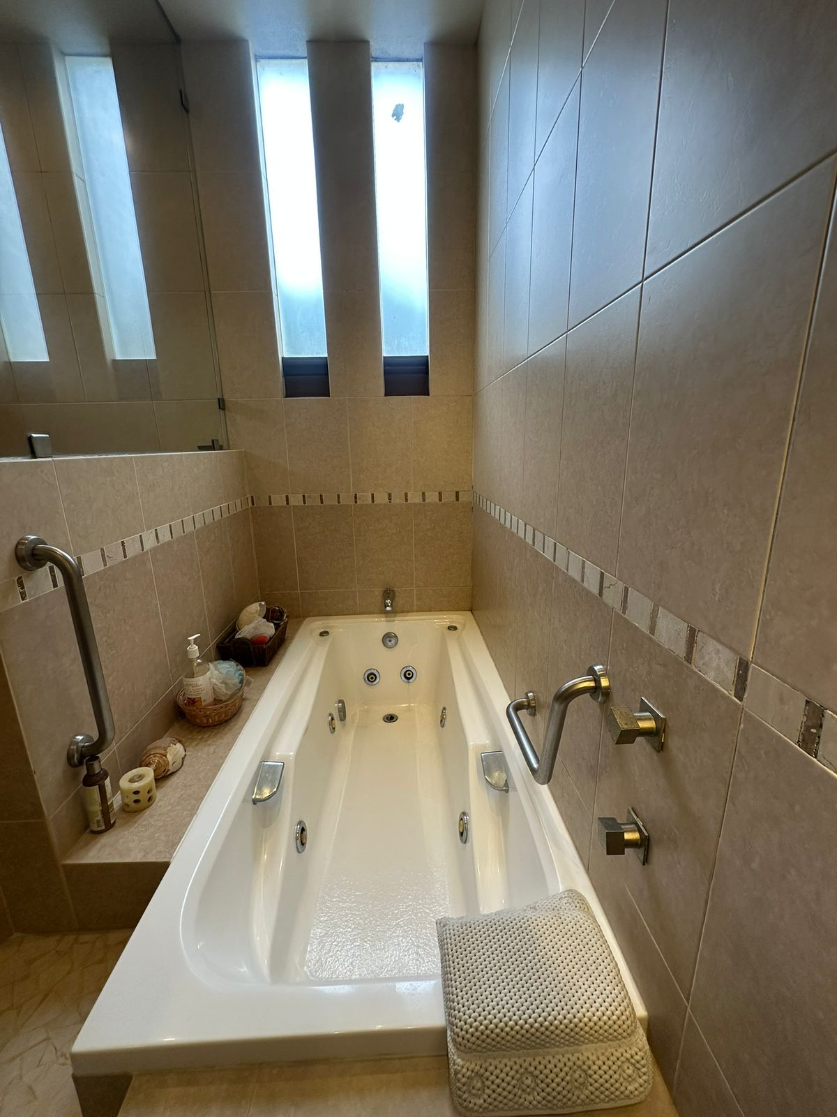 CASA RESIDENCIAL EN VENTA EN ALTOZANO, MORELIA