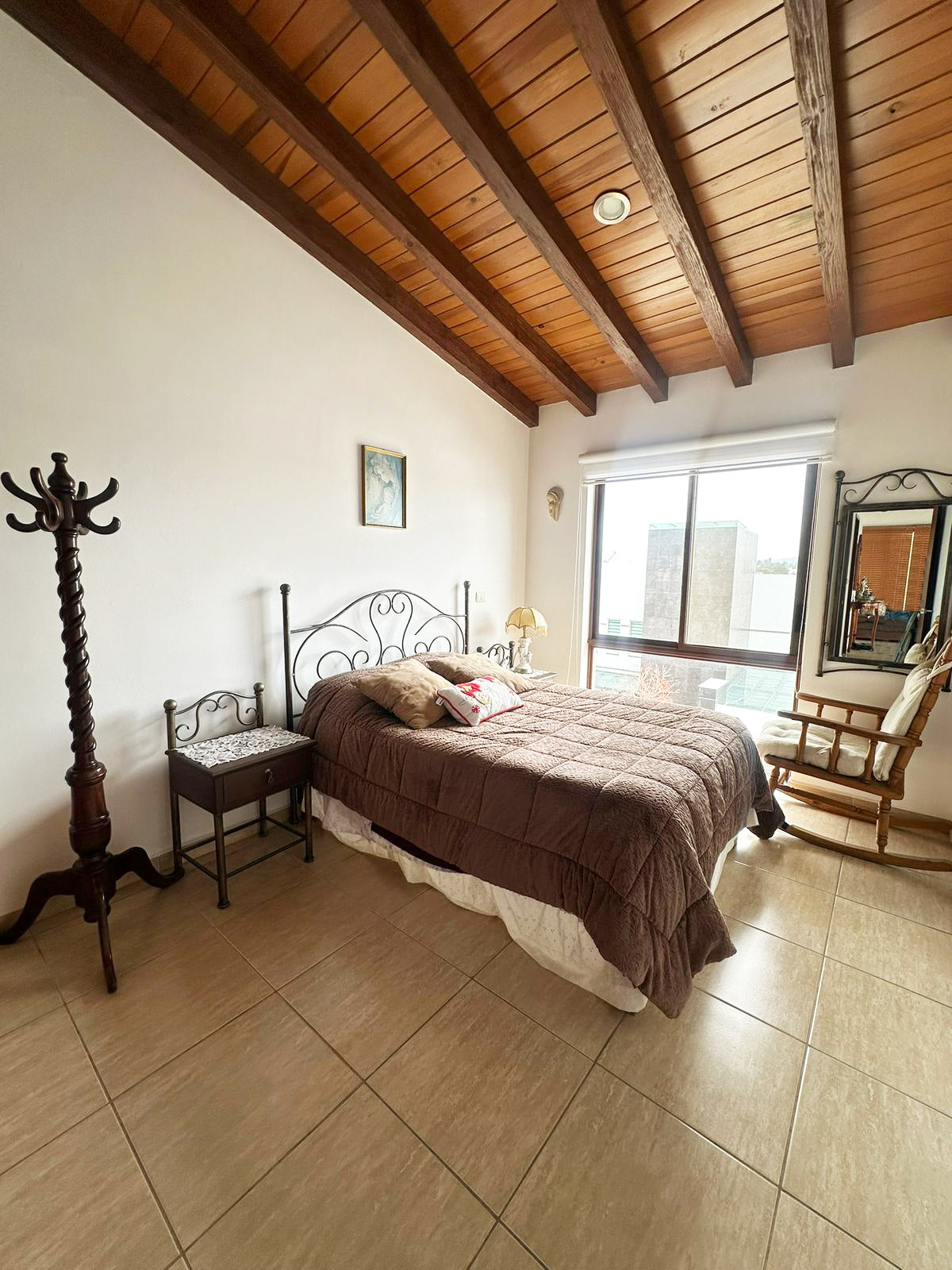 CASA RESIDENCIAL EN VENTA EN ALTOZANO, MORELIA